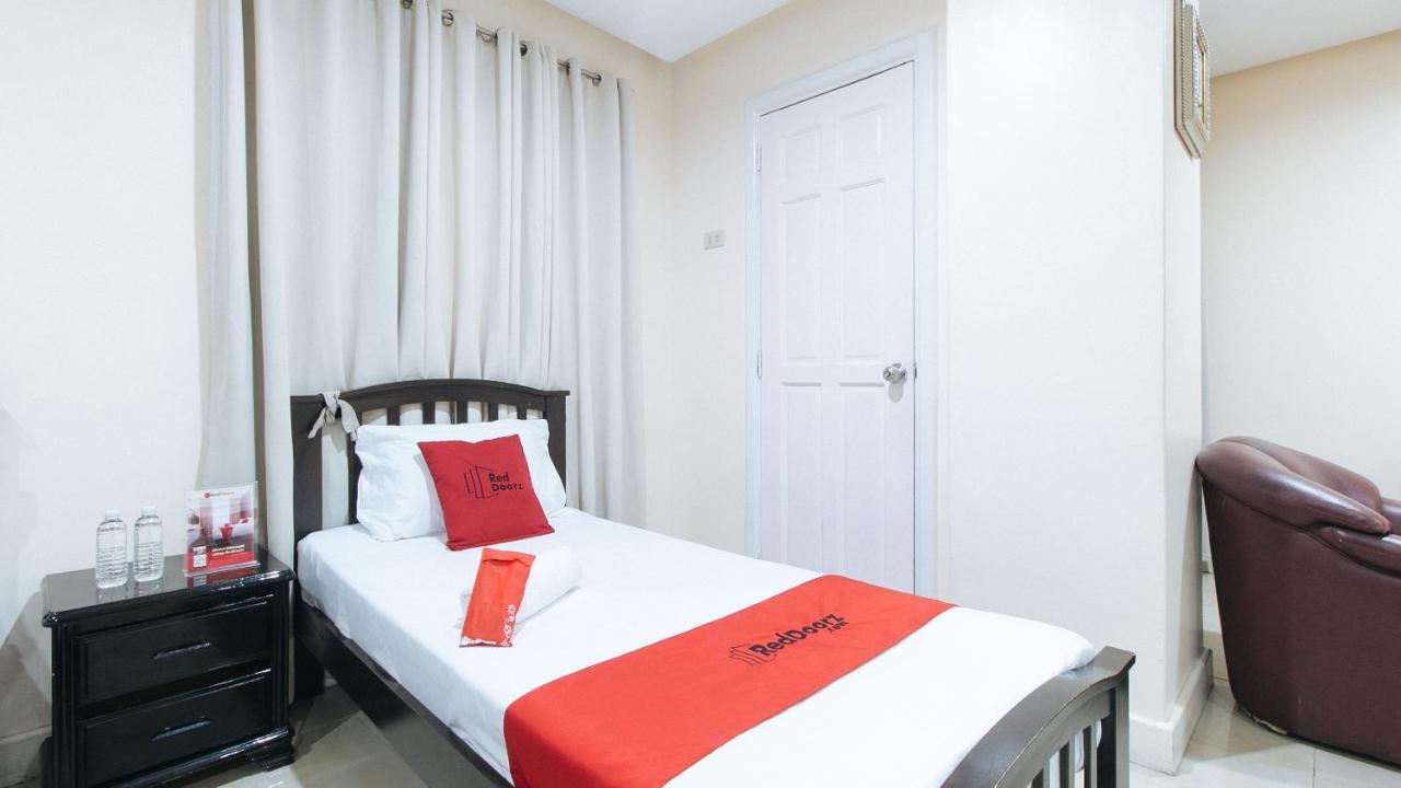 Paranaque City Reddoorz Plus @ Better Living Paranaque מראה חיצוני תמונה